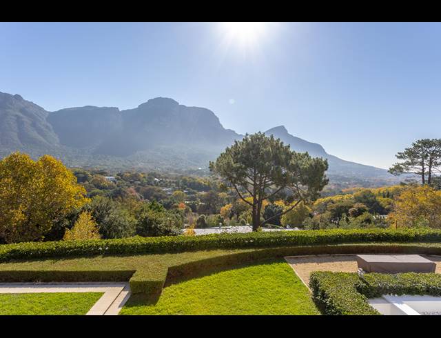 6 BEDROOM FREESTANDING TO LET IN BISHOPSCOURT